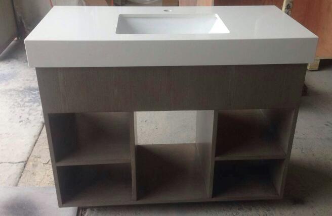 Özel Açık Küp Katı Ahşap Banyo Dolapları Üstü Beyaz Kuvars 0