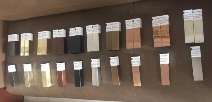 ISO Ahşap Oturma Odası Sehpa Bronz C Şekilli Yan Sehpa Meşe Kaplama 0