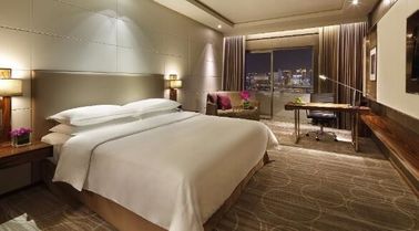 İyi bir fiyat. 5 Yıldızlı Lüks Otel Yatak Odası Mobilyası King Size Başlık / Katı Ceviz çevrimiçi